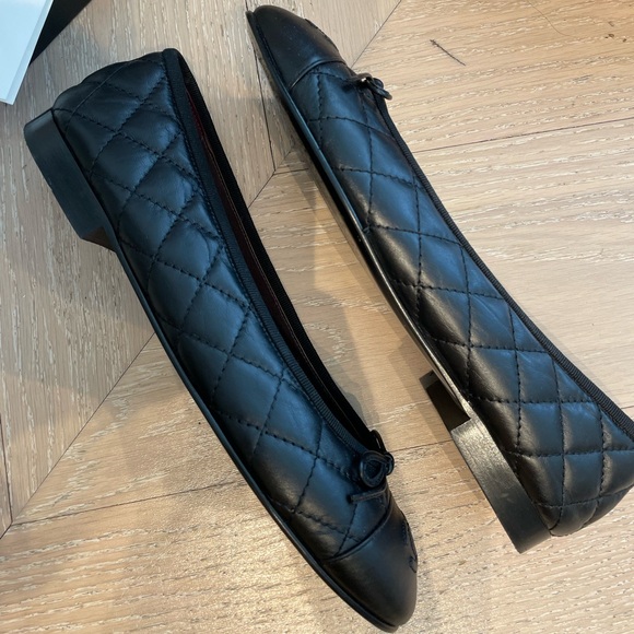 Chanel Black Quilted Ballet Flats in Aged Calfskin - Picture 3 of 8